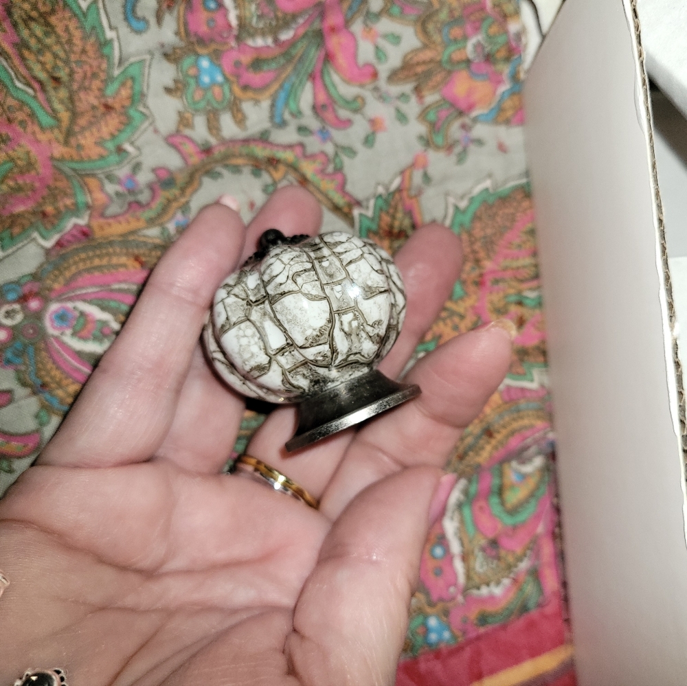 Drawer pulls very nice heavy artistic looking 10